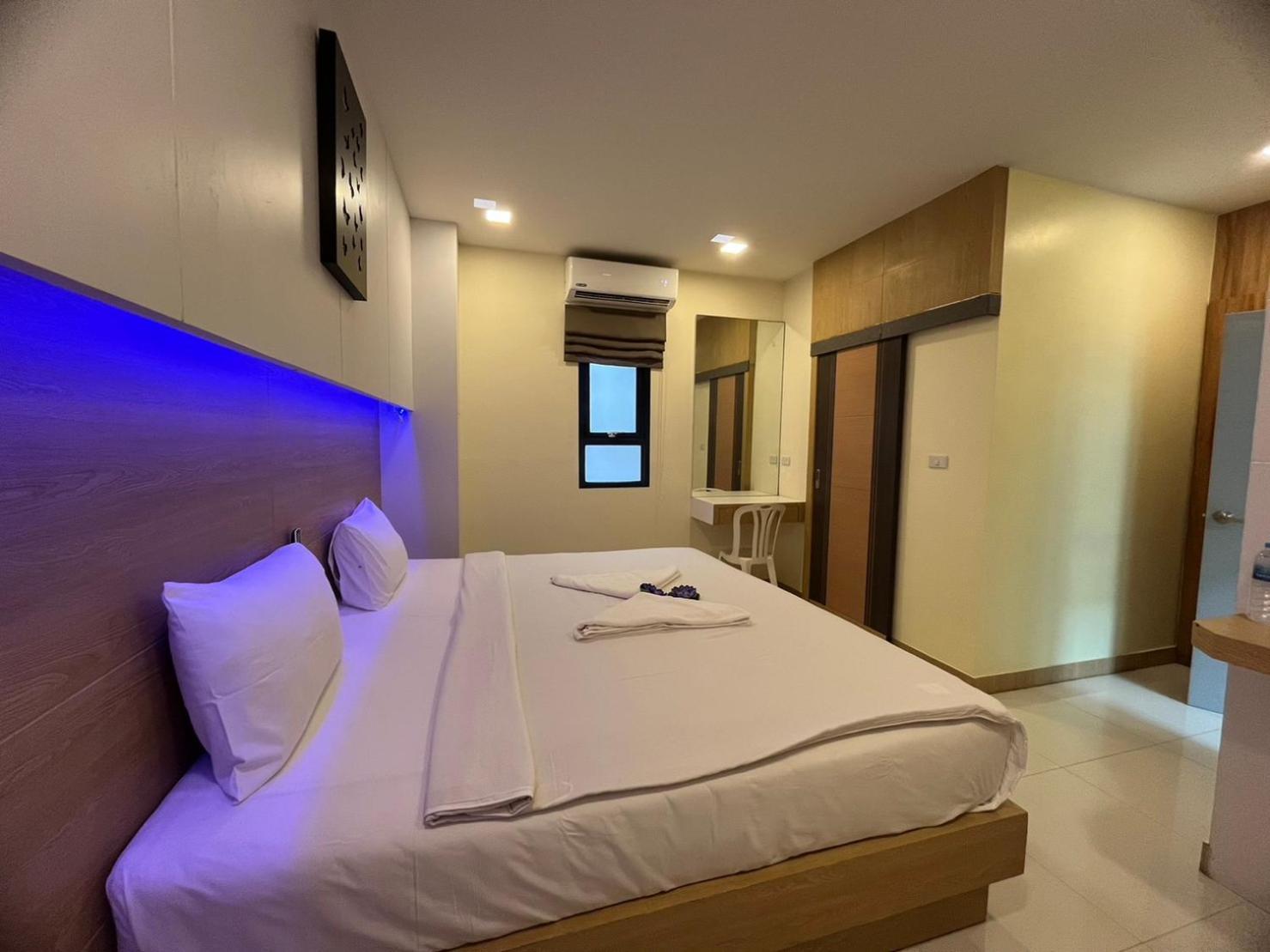 I Am O'Tel Patong Hotel Exterior photo